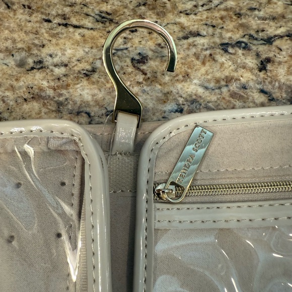 Kendra Scott Jewelry Travel Organizer Case – Neutral with Gold Logo - Picture 4 of 8